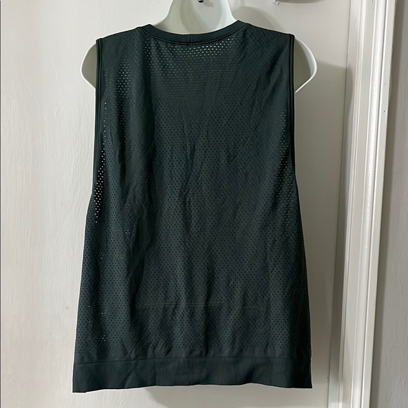 Lululemon Athletica Green Muscle Tee with Cut Out Design - Picture 5 of 10